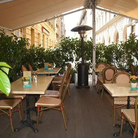 Liszt Ferenc Boutique بودابست